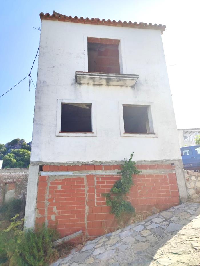 Propiedad en obra con vistas panorámicas en Gaucín.