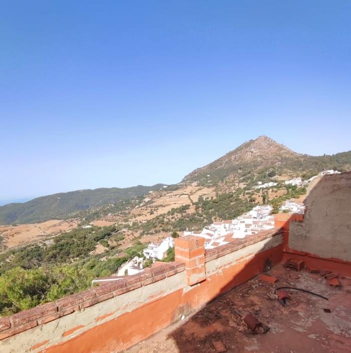 Propiedad en obra con vistas panorámicas en Gaucín.