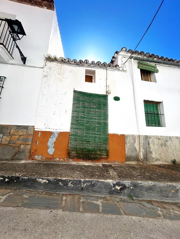 Property with a garden and the possibility of a large garage.