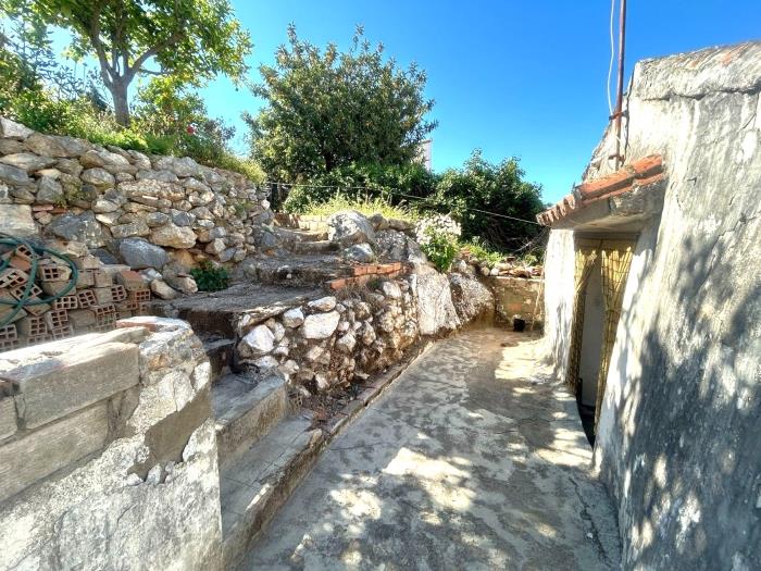 Property with a garden and the possibility of a large garage.