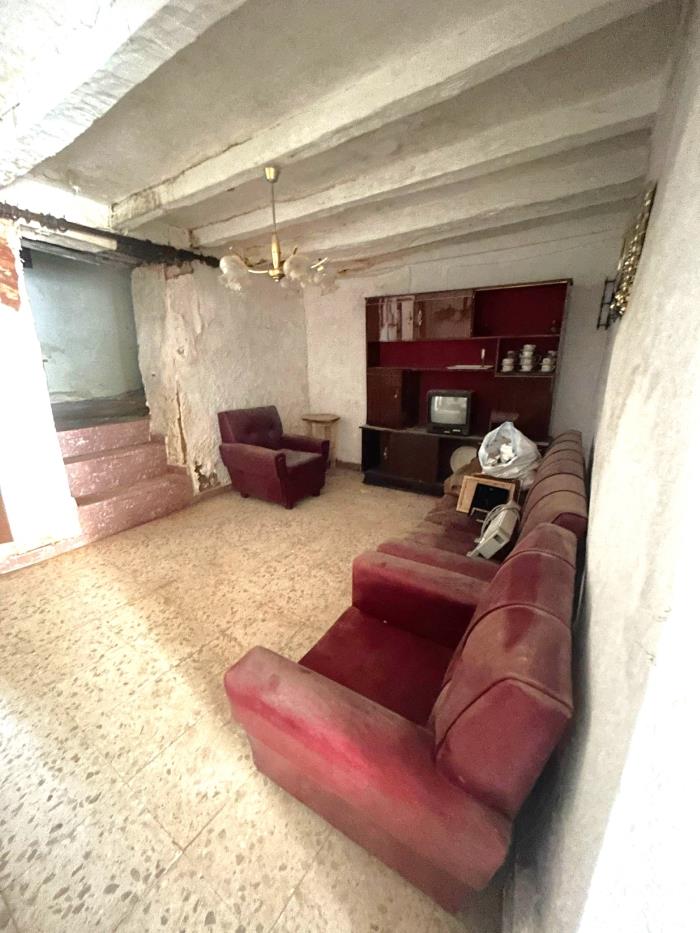 Property with a garden and the possibility of a large garage.