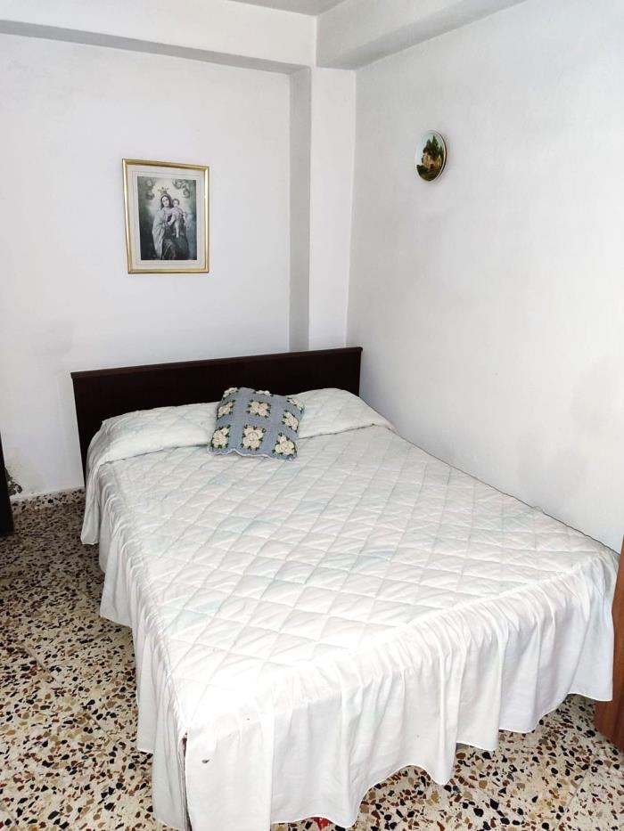 Gran propiedad con patio en Benarrabá  248 m2.