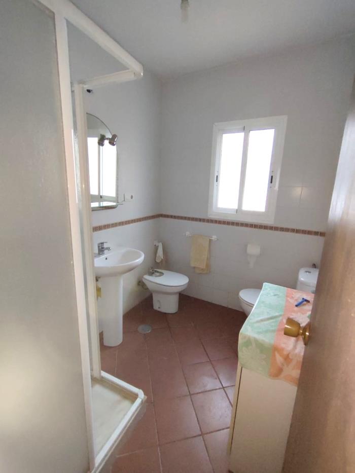 Gran propiedad con patio en Benarrabá  248 m2.